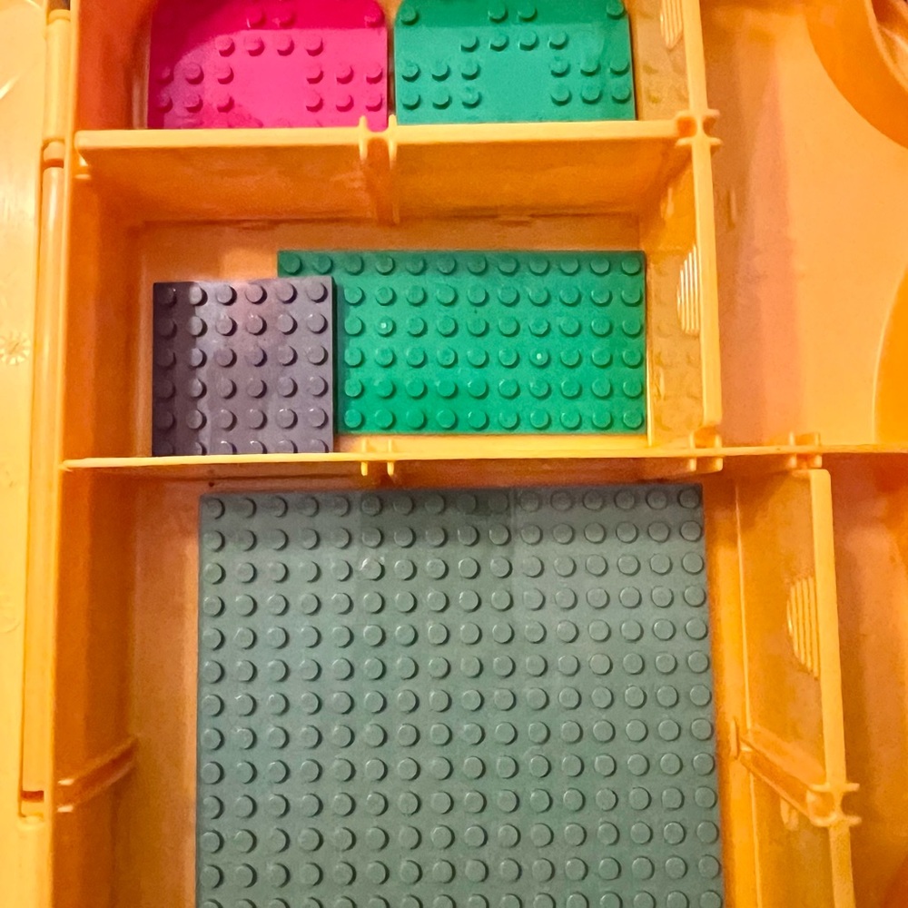 LEGO Bright Yellow Carry Case with 460 Various Sized Colorful Bricks & Bases - Picture 6 of 14